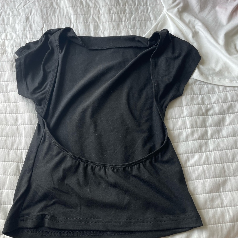 BACKLESS TOPS (3) - Picture 2 of 7